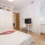 Rent a room of 100 m² in Alcalá de Henares