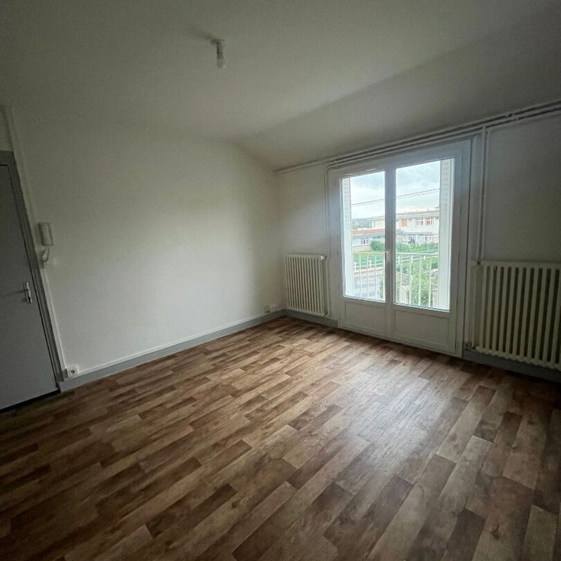 Appartement F2 - YZEURE
