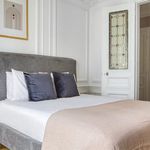 Rent 2 bedroom apartment of 81 m² in Paris