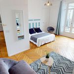  appartement avec 7 chambre(s) en location à Paris
