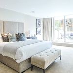 Rent 1 bedroom flat of 86 m² in London