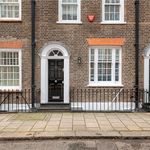 Rent 4 bedroom house of 234 m² in London