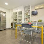 Rent a room of 230 m² in Madrid