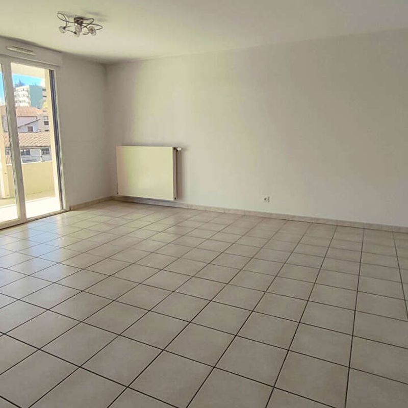 Location appartement 3 pièces 67 m² Voiron (38500)