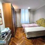 Affitto 5 camera appartamento di 142 m² in Torino