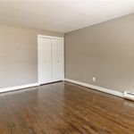 Rent 2 bedroom apartment of 800 m² in Newington