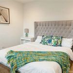 Rent 4 bedroom apartment of 278 m² in Irvine