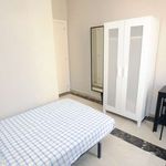 Rent a room of 250 m² in València