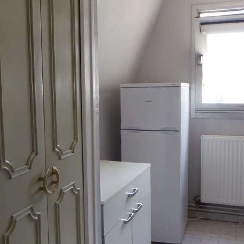 Location appartement 1 pièce 34 m² Poitiers (86000)