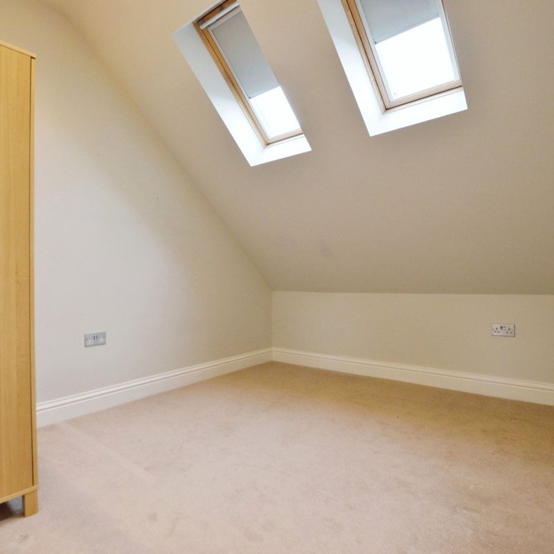 4 bedroom property in Boltons Lane, Pyrford, Woking, Surrey, GU22 - £3,000 pcm