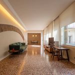 Affitto 5 camera appartamento di 283 m² in Verona