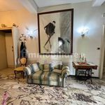 Rent 4 bedroom apartment of 180 m² in Napoli