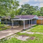 Tampa  Home w/  Pool &  Spacious Patio to Relax after Work! Close to downtown Tampa (by I-4/I-75)! Rooms upg. w/ workspace & more ! Walking distance to Beautiful Park (id. 4433) (Has an Apartment)