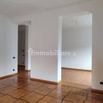 Affitto 5 camera appartamento di 230 m² in Pavia