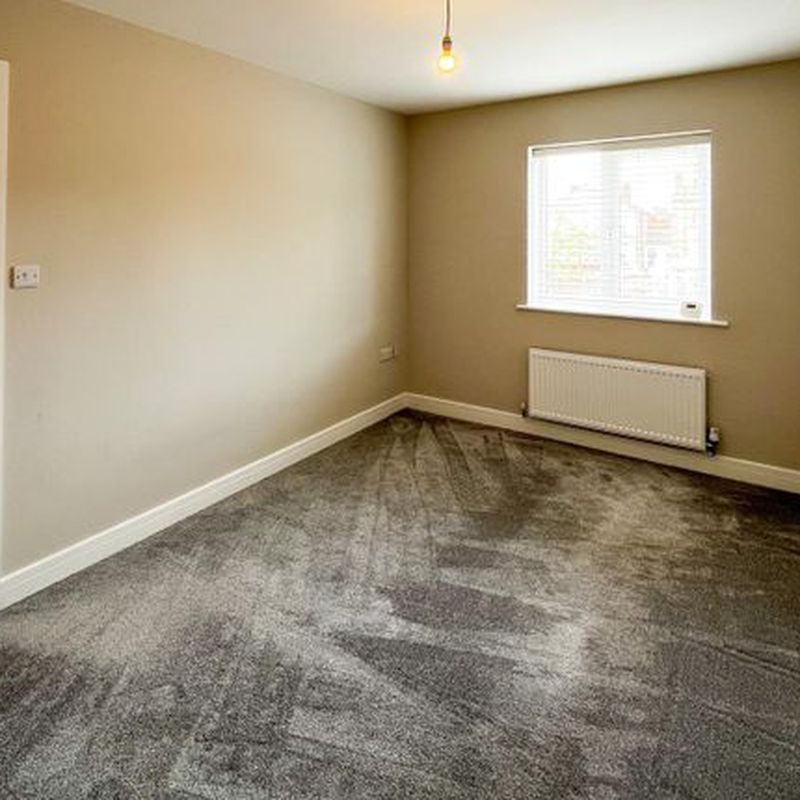 Town house to rent in Whewell Street, Batley, West Yorkshire WF17 Kirkoswald