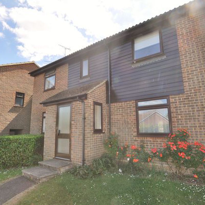 Flat to rent in Elmfield House, Kingfisher Drive, Merrow, Guildford, Surrey GU4
