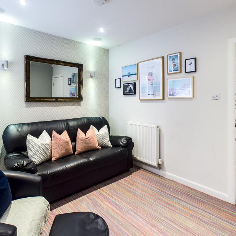 Room in a 4 Bedroom Apartment, 29 Guildford Street, Stoke-on-Trent ST4 2EP