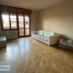 Affitto 4 camera appartamento di 100 m² in Bologna