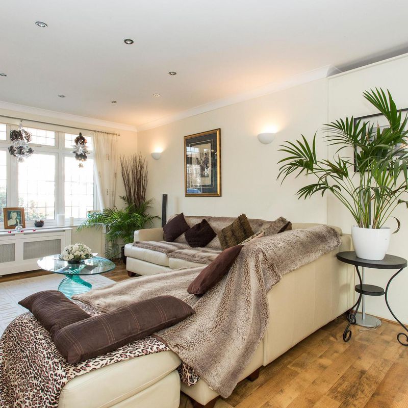 Superb triple bedroom located in green Barkingside (Has a Room) Lowestoft