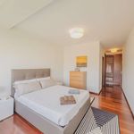 Rent a room of 120 m² in Águas Santas