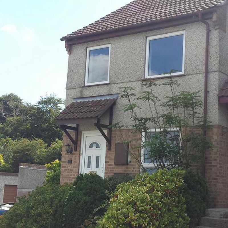 2 bedroom end of terrace house to rent Langage
