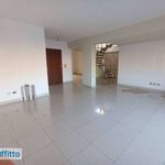 Affitto 6 camera appartamento di 205 m² in Reggio di Calabria