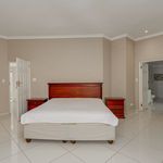 Rent 4 bedroom house of 992 m² in Sandton