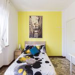 Rent a room of 94 m² in Milan