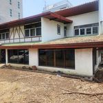 Rent 1 bedroom house of 200 m² in Khlong Toei