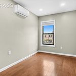 Rent 3 bedroom apartment in Astoria