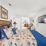 Rent 3 bedroom apartment of 260 m² in Newport Beach