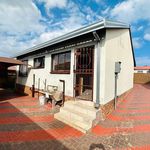 Rent 2 bedroom house of 80 m² in Gauteng