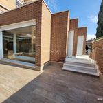 Rent 5 bedroom house of 600 m² in Madrid