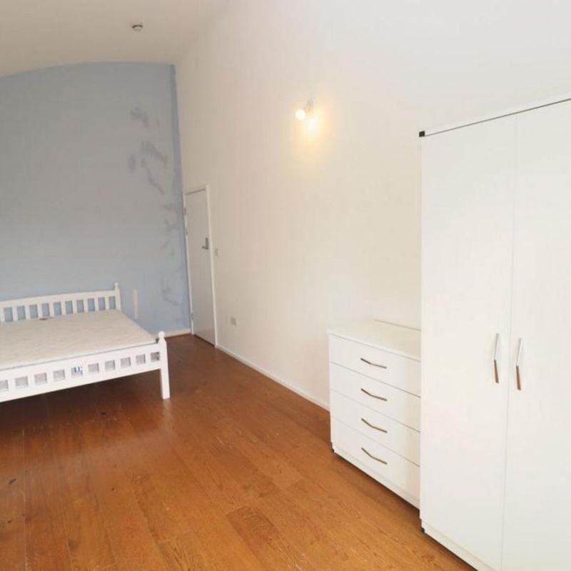 Appealing double bedroom with balcony in Greenwich Westcombe Park