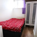 Rent a room of 77 m² in London
