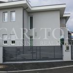 Rent 5 bedroom house of 323 m² in Zagreb