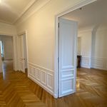 Rent 6 bedroom apartment of 208 m² in Paris