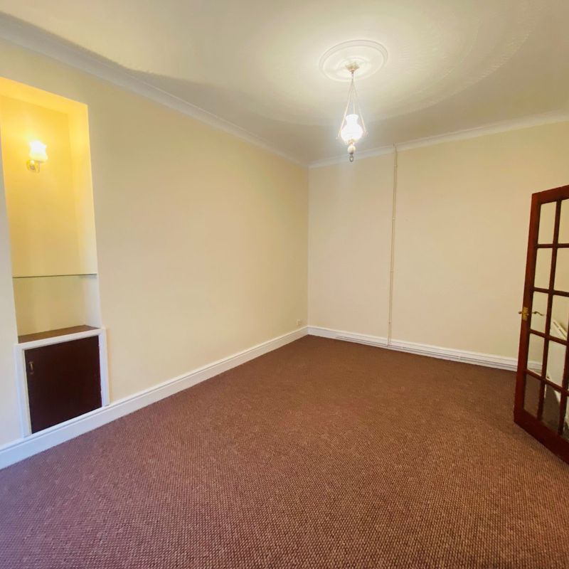 3 bedroom property to let in Martin Street, Morriston, SWANSEA - £900 pcm