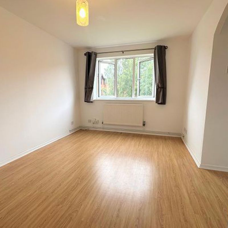 Flat to rent in Courtlands Close, Watford WD24