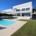 Rent 5 bedroom house of 550 m² in Marbella