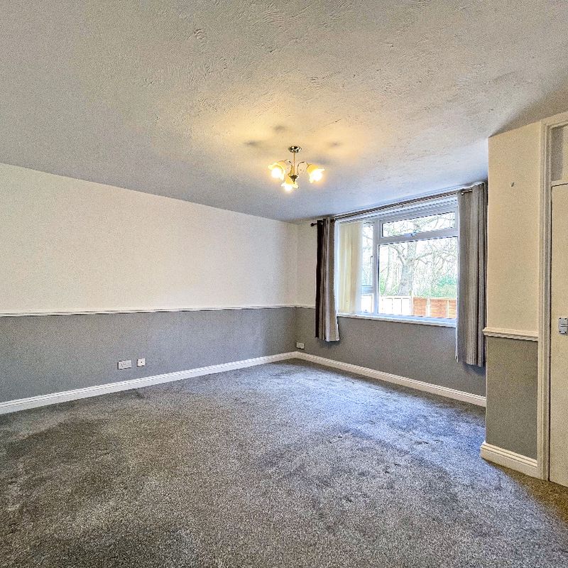 3 BEDROOM Flat/Apartment at 28 Esher Road,Camberley,GU15,4AL, England Crawley Hill