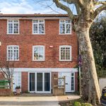 Town house to rent in Grove Park, London SE5