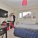 Rent 6 bedroom house in Knaphill
