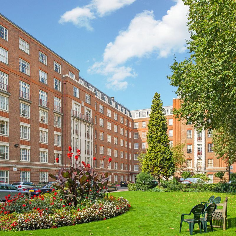 apartment for rent at Eyre Court, Finchley Road, St John's Wood, London, NW8, England South Hampstead