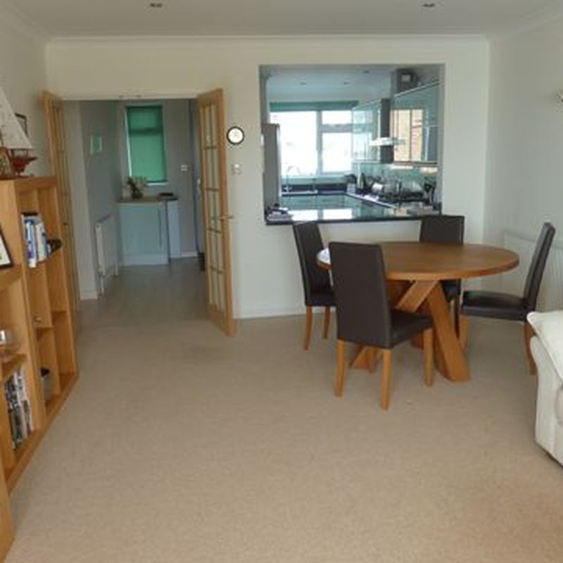 Flat to rent in Strand Court, Topsham, Exeter EX3