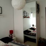 Rent a room of 80 m² in Linda-a-Velha