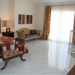 Rent 3 bedroom house of 215 m² in Puerto Banús