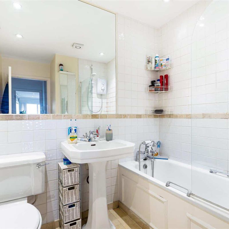 2 bed flat to rent in Hawthorn Court, Putney SW15 | James Anderson Roehampton