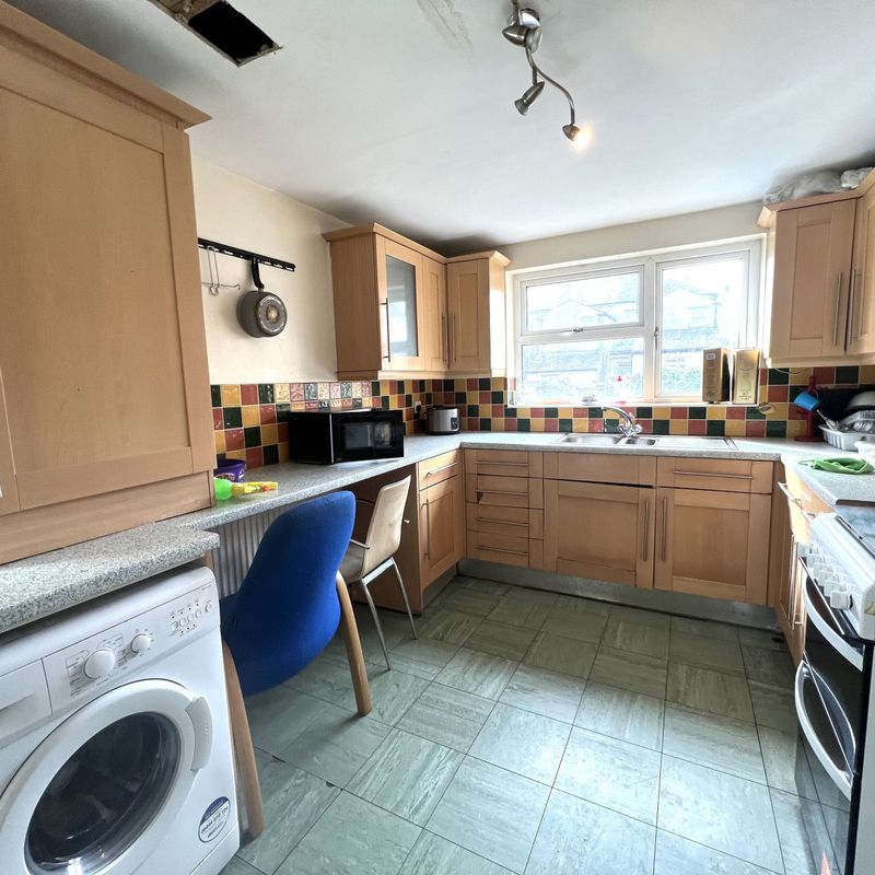 3 bedroom property to let in Silver Street, CARDIFF - £1,300 pcm Splott