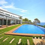 Rent 6 bedroom house of 700 m² in Campomanes